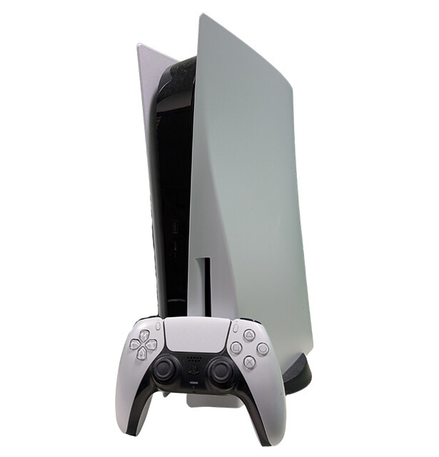 【2020】PlayStation 5（11月12日発売）基本的には「PS4」をそのまま進化させ、4K/60fpsの出力を可能にした。HDDからSSDにメモリドライブを変更したことでこれまでとは飛躍的にロード時間が短縮されたことが大きな特徴