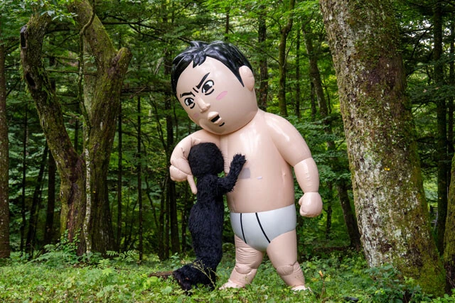 制作に200万円かけたジャンボ尾形人形も番組の名物。「でも、もう有吉さんは飽きてきているし……」とパンサー・尾形本人は今後の使い方に悩んでいる様子