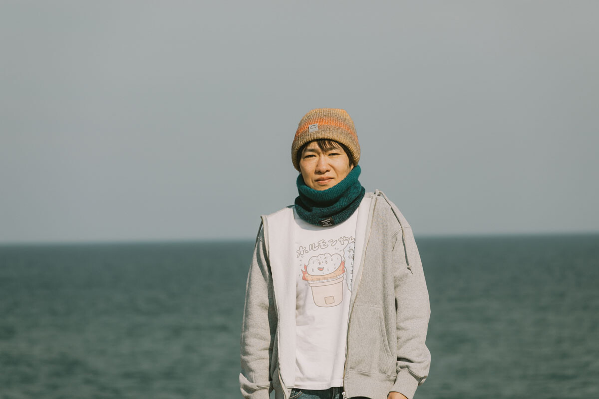 小田原ドラゴン（おだわら・どらごん）1970年、兵庫県生まれ。『僕はスノーボードに行きたいのか？』でヤンマガ月間新人漫画賞奨励賞を受賞。『コギャル寿司』で第47回文藝春秋漫画賞受賞。代表作に『おやすみなさい。』、ドラマ化された『チェリーナイツ』『3本足のちょんぴー』など。最新作に『今夜は車内でおやすみなさい。』