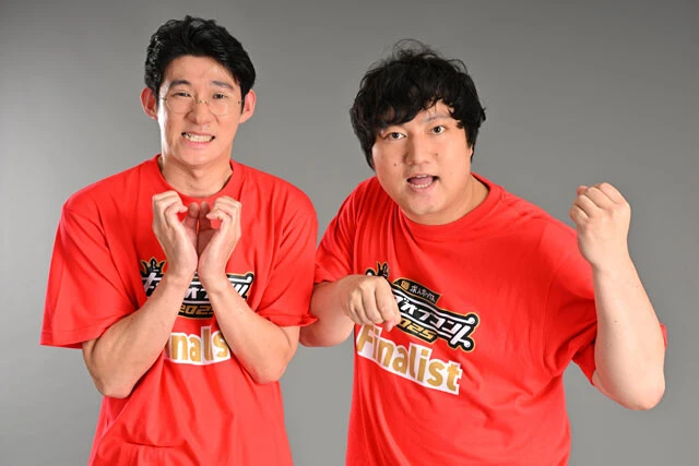 【2年連続4回目】ロングコートダディ／（左から）堂前透　莵