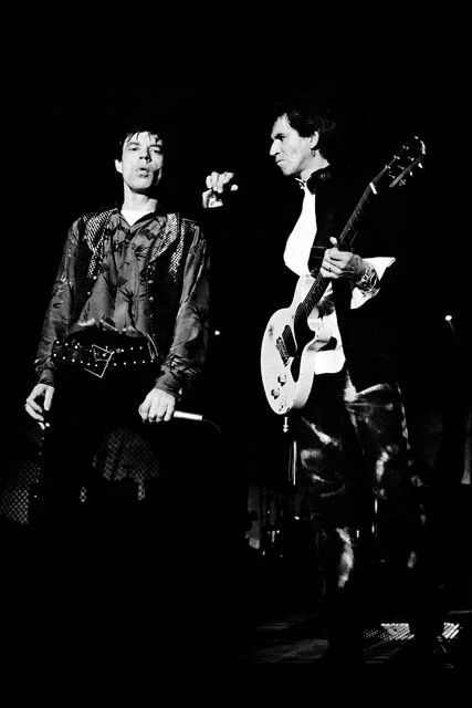 1990年　東京ドーム。ザ・ローリング・ストーンズの初来日公演でのミックとキース。当時10日間に及ぶ空前の東京ドーム公演はチケットが即日完売。日本中が沸いた。©Mikio ARIGA