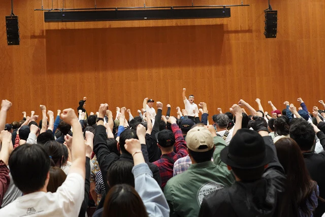 最後は、ミノワマンの音頭で全員で拳を突き上げ終了!