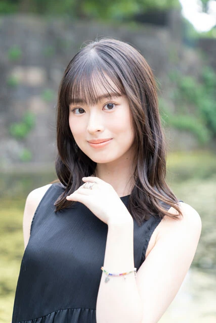 【仮面ライダーヒロイン名鑑】『仮面ライダーリバイス』井本彩花「守られる存在ではなく、怪人にも果敢に立ち向かうヒロイン・さくらの姿にニンマリしました」