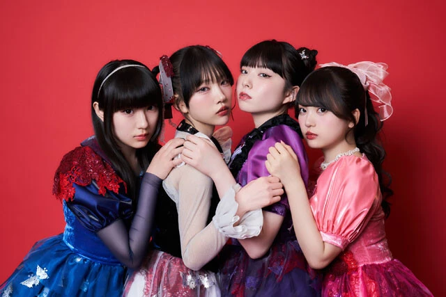 話題沸騰！　Adoプロデュースのレトロホラーアイドル・ファントムシータが今夏メジャーデビュー＆日本ツアー開催「世界ツアーを経て成長した私たちを見てください」