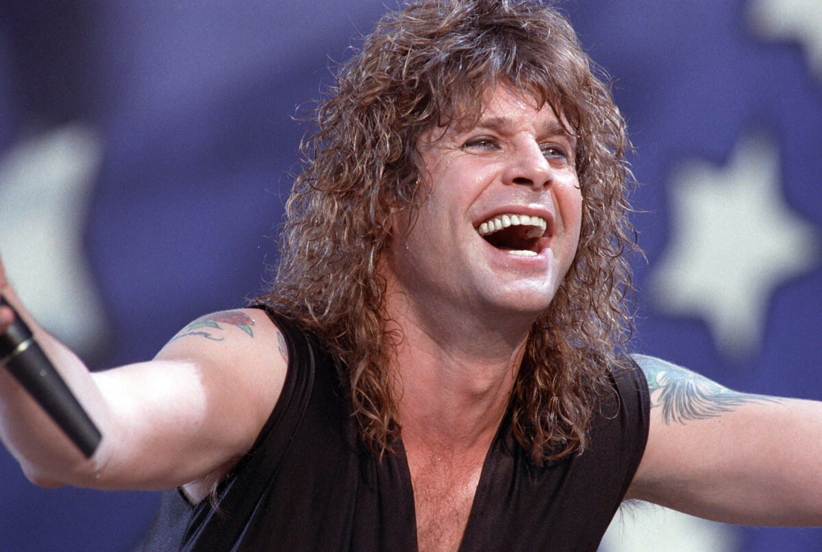 オジー・オズボーンはバンド「ブラック・サバス」で1970年にデビュー。今年7月5日に76歳で最後のライブを実現し、17日後の同22日に死去した