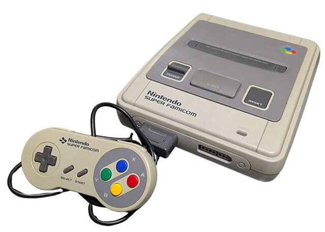 【1990年】(11月21日発売)スーパーファミコン《国内販売台数》1717万台/発売後、瞬く間に日本の市場を席巻したハード。衛星通信でゲームをダウンロードできる「サテラビュー」やゲームボーイをテレビの画面で遊ぶ「スーパーゲームボーイ」など最先端のゲーム体験を提供した