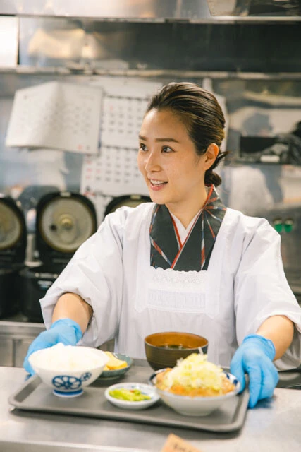 取材日は雨模様にも関わらず、早々に完売で営業終了。終始忙しないものの、お客さんへの笑顔は絶やさない