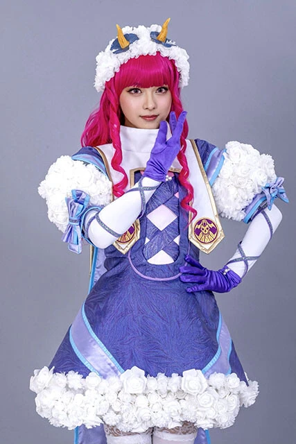 ブーケ(まるぴ)。敵組織・ブライダンの幹部でテクニカル隊長。超絶かわいい上に物腰が低く、丁寧で優しい性格。「慈愛のブーケ」と呼ばれるが、果たして!?