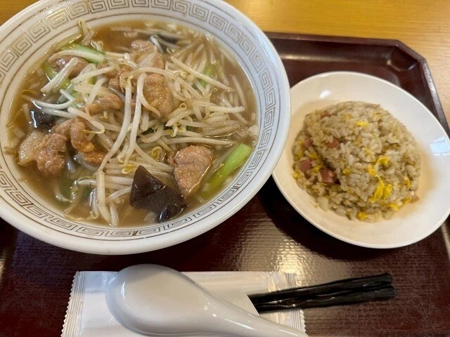 「もやしラーメン」（890円）