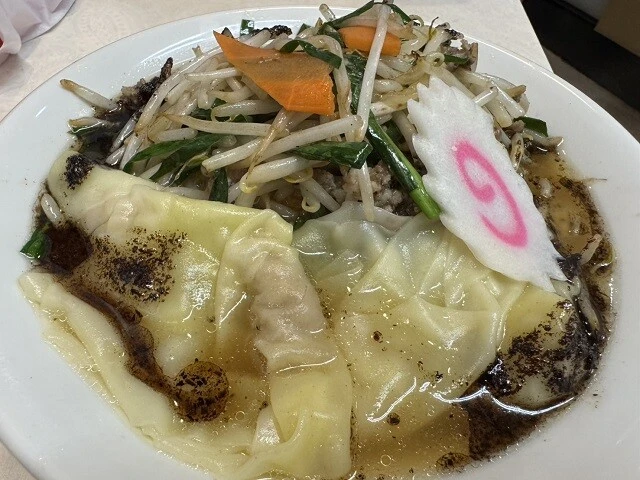 「ワンタンもやしそば」（980円）