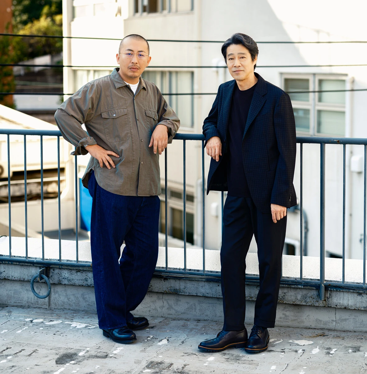 俳優・堤真一氏（右）と映画監督・三宅唱氏（左）がつげ義春の名作短編の映画化に挑んだ