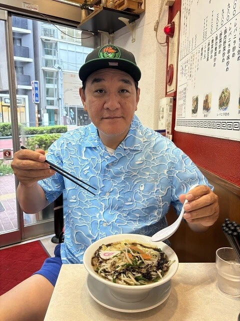 「ワンタンもギョーザも、店内で手作りしてるからうまい!」と瀧