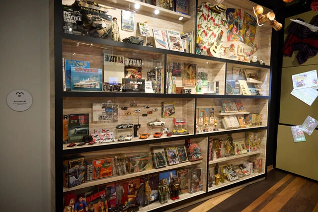 「両津勘吉誕生！」コーナー左側の模型コレクション