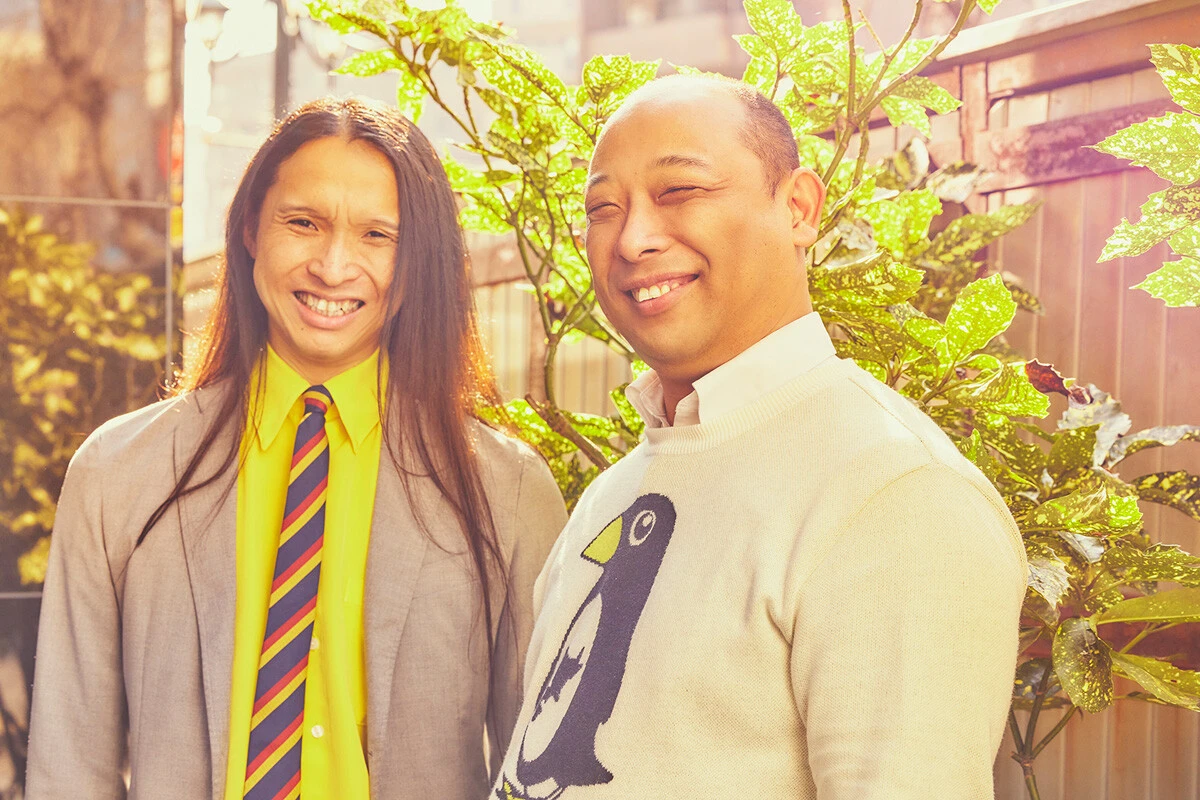 トム・ブラウン 同じ高校の柔道部の先輩・布川ひろき(左)と、後輩・みちお(右)で2009年にコンビ結成。『M-1グランプリ2024』決勝では狂気的な漫才を披露して6位に