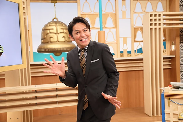 キャスティングが話題の『クイズ！脳ベルSHOW』MC・岡田圭右「レジェンドの方々が投げる