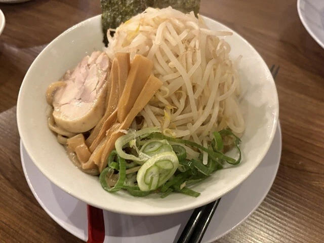「もやしラーメン」 （1100円／ラーメンのみの場合）