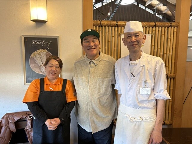 料理長の千葉譲さん（右）と看板娘の幸山ひとみさん（左）