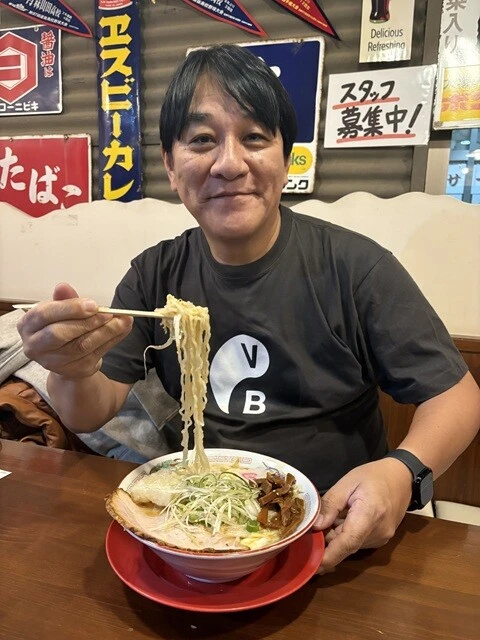 もやしが見えないくらいのねぎや大きなチャーシューがのってます！