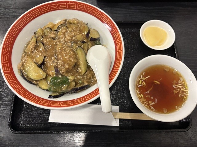 シンプルであっさりした味。下町に似合う「ナス丼」（900円）