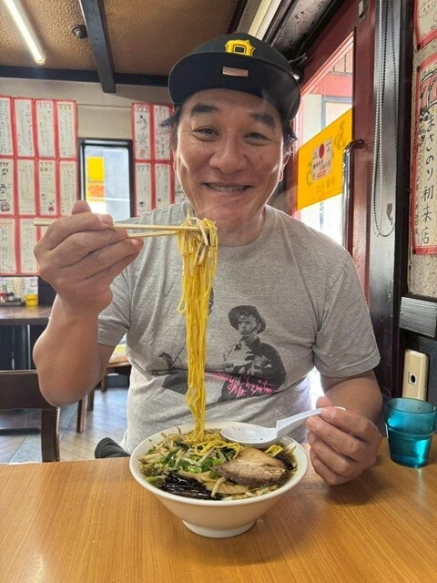 「〇特もやしそば」は、ちょっとピリ辛