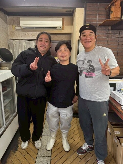 真ん中がご主人の広江さん、左が同級生の藤井さん