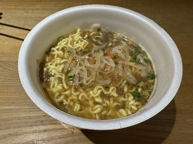 マルちゃん「でかまるバリシャキ！もやし味噌ラーメン」（321円）