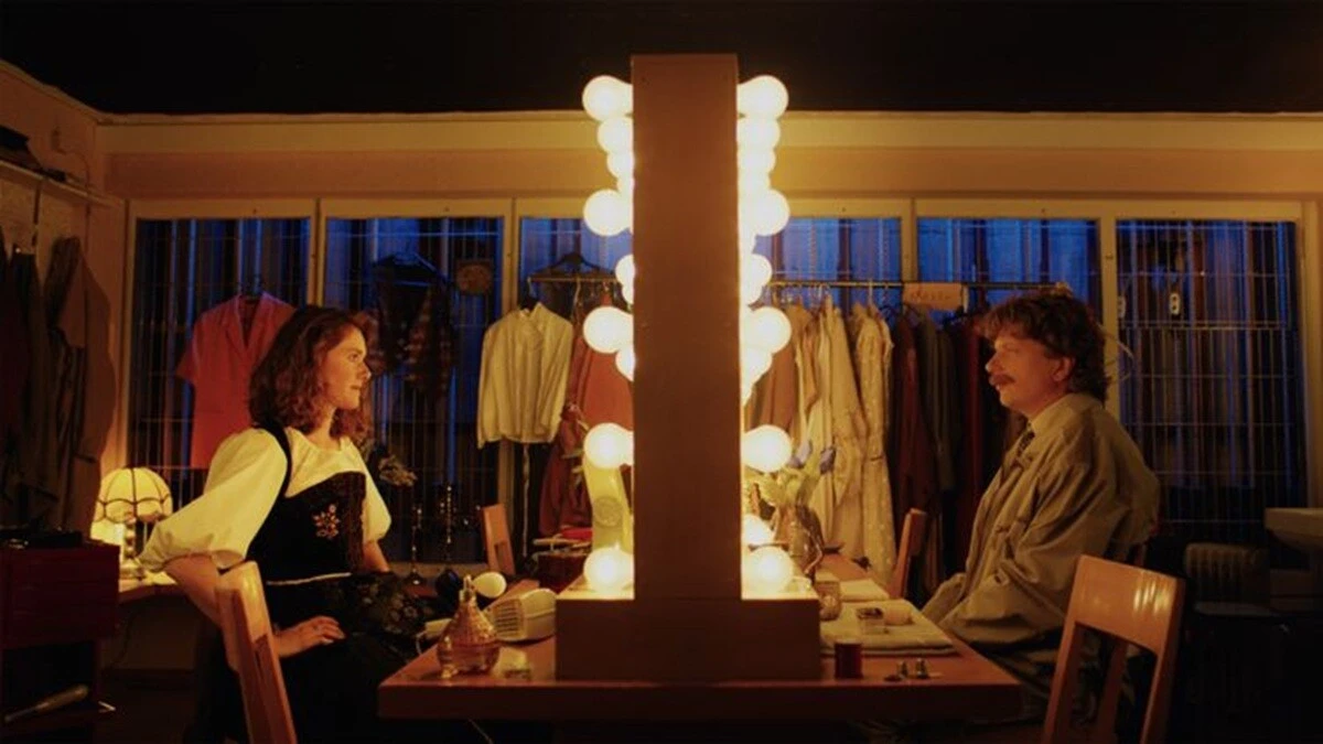 日本有数の映画ガイド・高橋ヨシキが『役者になったスパイ』をレビュー!