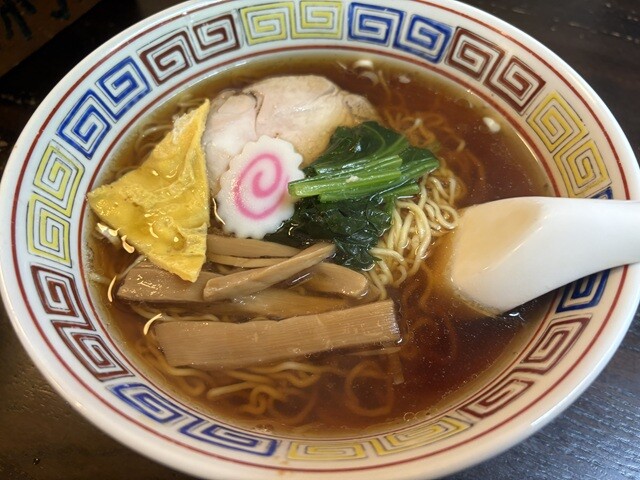 大正時代、開業した当時の味の「中華そば」（800円）