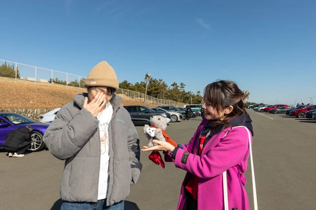 『堀田エボリューション』の公式アンバサダーである実演販売士・ジャンプ中澤さんと、相棒のポン太（ぬいぐるみ）も参戦