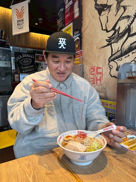 まずは何も入れずに。次に背脂揚玉とニンニクを入れて