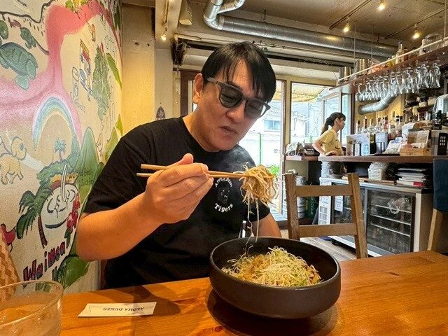 和風でも洋風でもない。まさに「ハワイアン焼きそば」