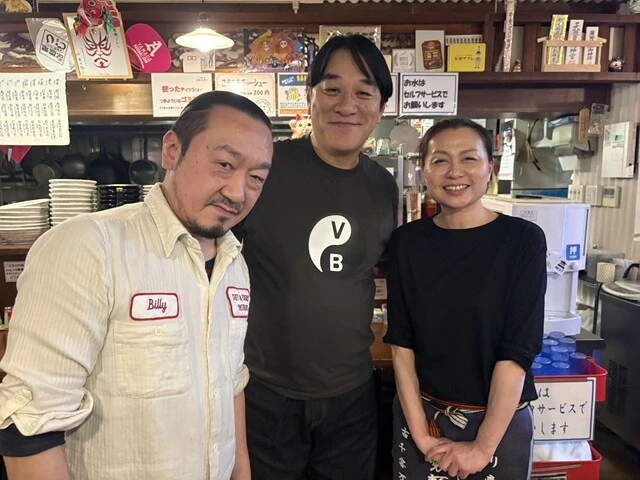 店主の辻康志さん（左）と看板娘の是川桂子さん（右）