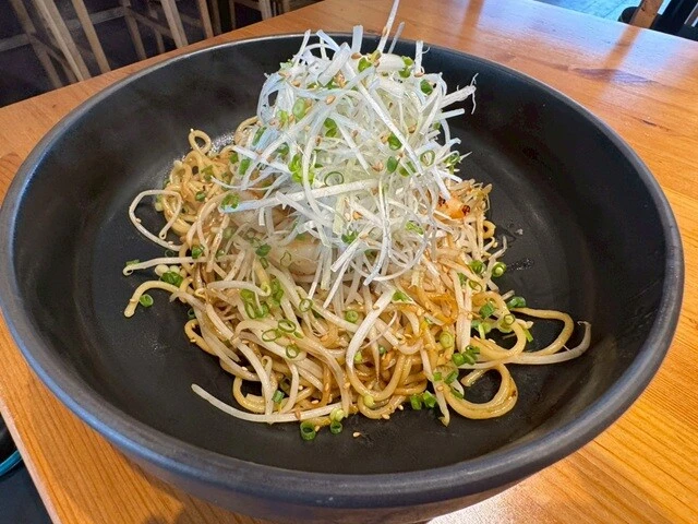 「海老のもやしそば」（950円）