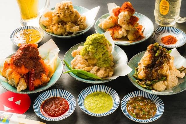 四川マーラー醬・グリーンペッパーソース・青唐辛味噌・花山椒油・ 特製七味の5種類から夏にぴったりの激辛ソースを選べる!!