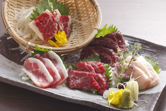 鮮馬刺し五点盛り合わせ 2380円