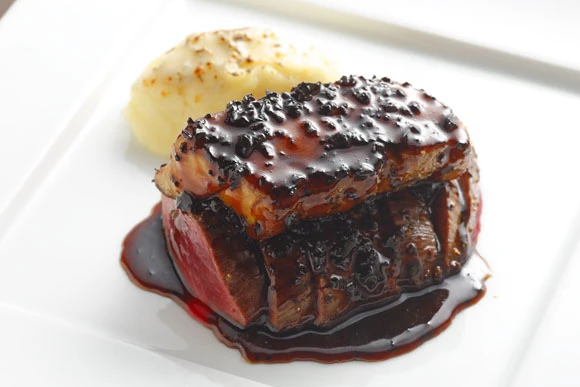 鮮馬ステーキ 馬ヒレとフォアグラのロッシーニ風 2480円