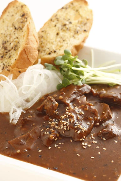 馬たんシチュー(ガーリックトースト付) 800円