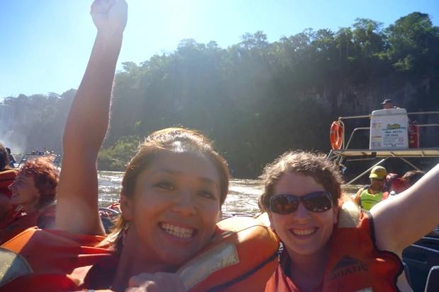 イグアスの滝行へレッツゴー!