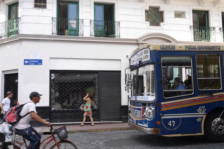 ローカルバス乗車にはコインを用意してね！