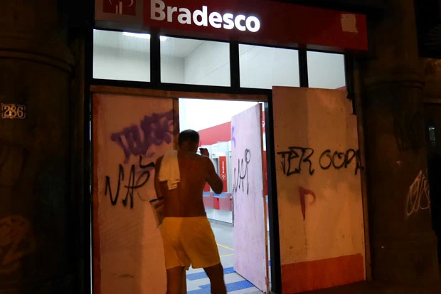 ちなみに現地の銀行はコレ。空港で引出して良かった