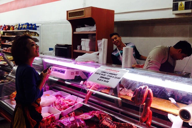 お金がなくても買えちゃう安くておいしいアルゼンチンのお肉たち。レバーなんて１人分３ペソ！（約４０円）