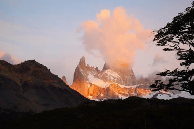 フィッツロイの朝焼け。色を変える山の景色には魅入られてしまったけど、超寒かったー!