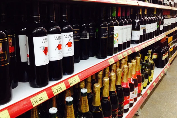 お金がなくても買えちゃう安くておいしいワインたち。２００円くらい～。ありがたや！