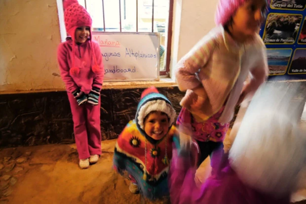 動きまわる子供がかわいかったので、この子たちに空腹も癒された。ことにしよう