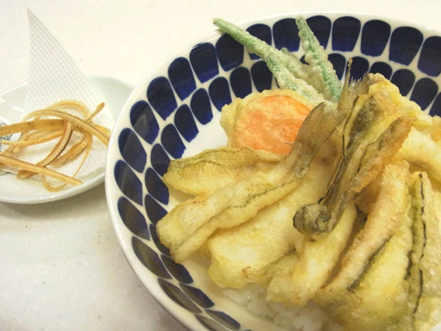 脂の乗った魚をサクッと揚げた絶品天ぷらが待ち遠しい!