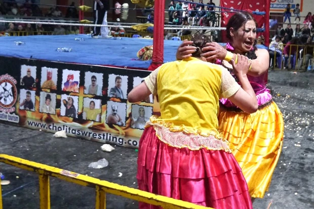 チョリータ対チョリータの場外乱闘