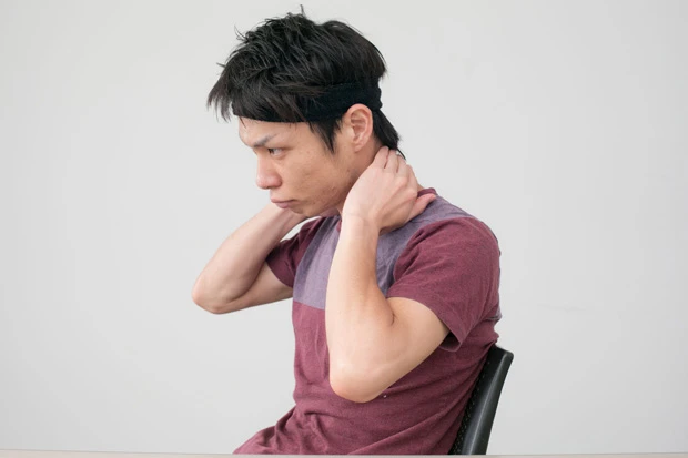 首の後ろ、耳の裏など、見えない部分もしっかりと塗ろう