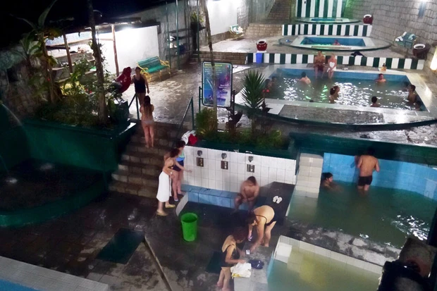 これがペルー式?温泉。ぬるいよー