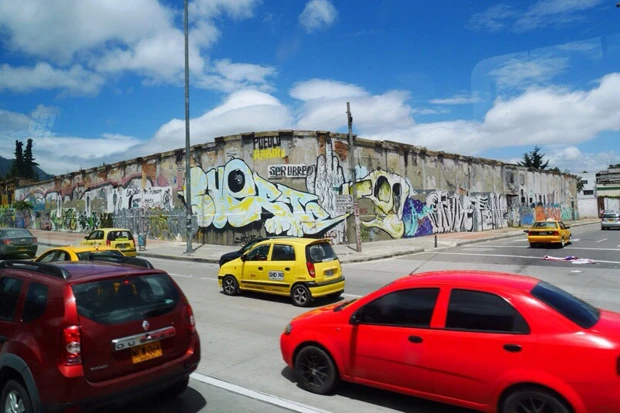 グラフィティアートがいっぱいのボゴタの街中。南米はどこも多い