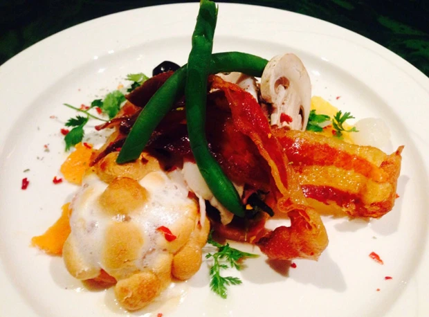 バフェで朝食。キレイに盛り付ければ、まるで高級料理~。何回もおかわり